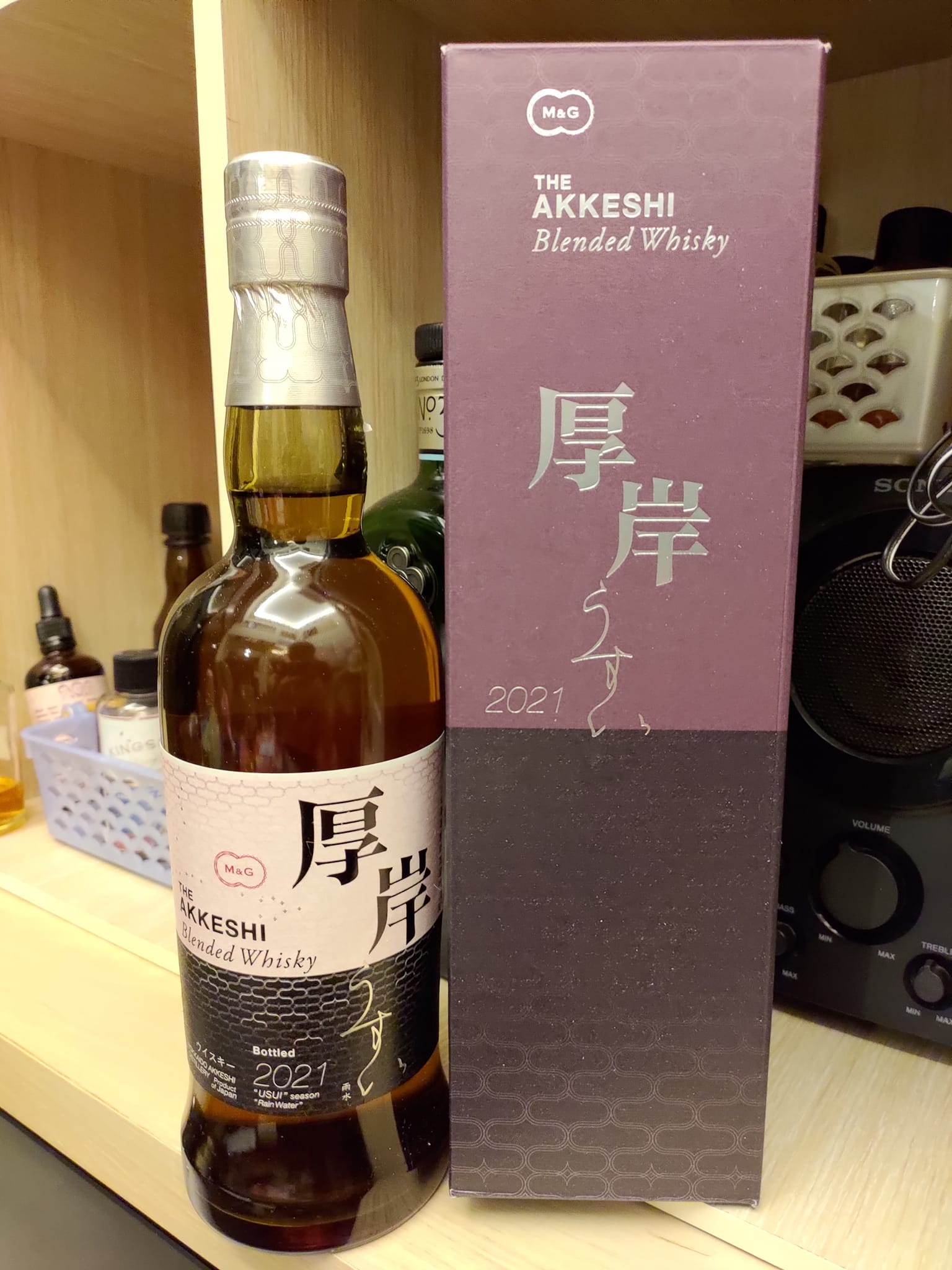 滿滿的煙燻大鮭魚：厚岸雨水-Akkeshi Usui 調和威士忌– 兩酒之間